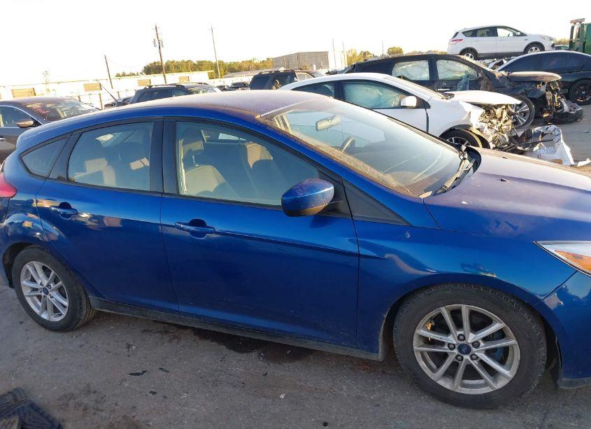 Photo 13 of 2018 Ford Focus SE (VIN 1FADP3K23JL315927)