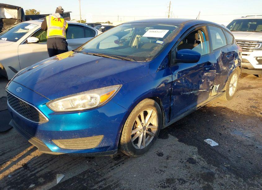 Photo 2 of 2018 Ford Focus SE (VIN 1FADP3K23JL315927)