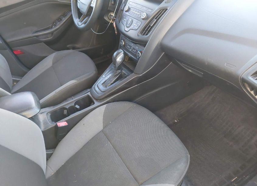 Photo 5 of 2018 Ford Focus SE (VIN 1FADP3K23JL315927)