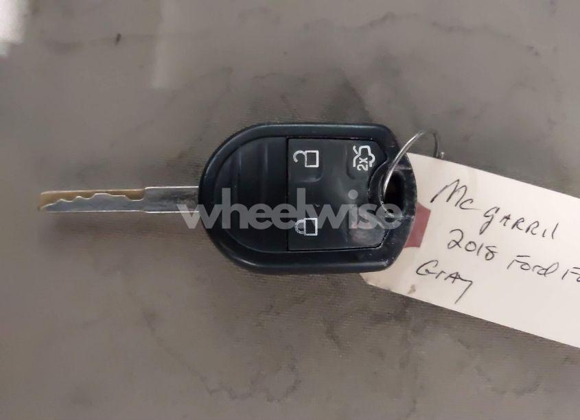 Photo 11 of 2018 Ford Focus SE (VIN 1FADP3K23JL326913)