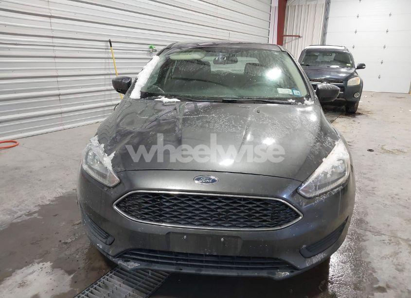 Photo 12 of 2018 Ford Focus SE (VIN 1FADP3K23JL326913)
