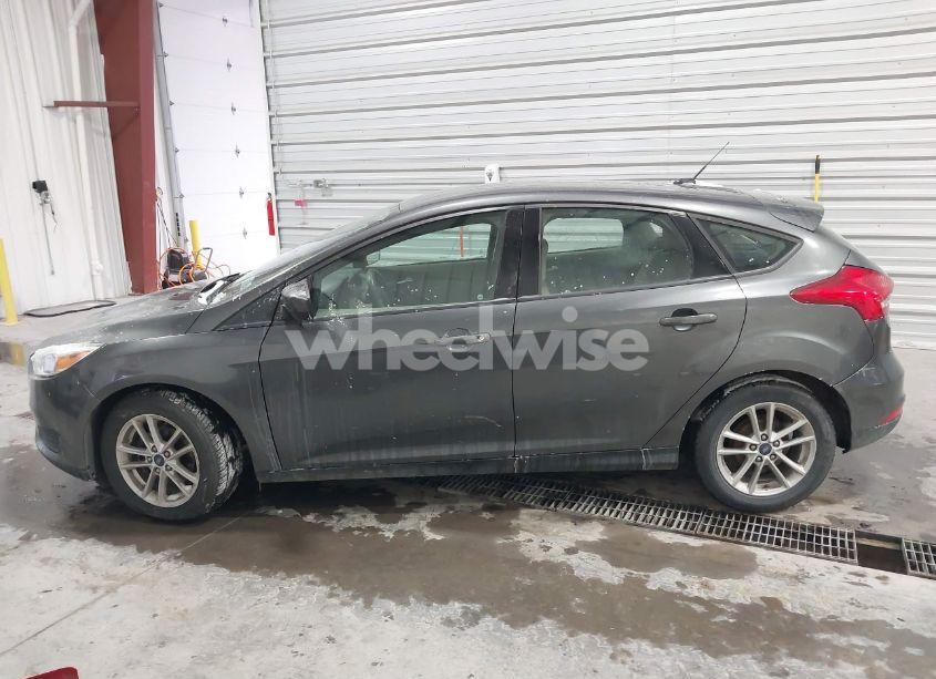 Photo 14 of 2018 Ford Focus SE (VIN 1FADP3K23JL326913)