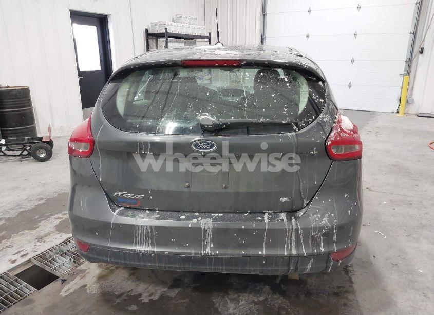 Photo 16 of 2018 Ford Focus SE (VIN 1FADP3K23JL326913)