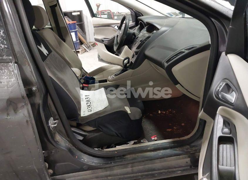 Photo 5 of 2018 Ford Focus SE (VIN 1FADP3K23JL326913)