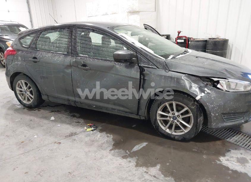 Photo 6 of 2018 Ford Focus SE (VIN 1FADP3K23JL326913)