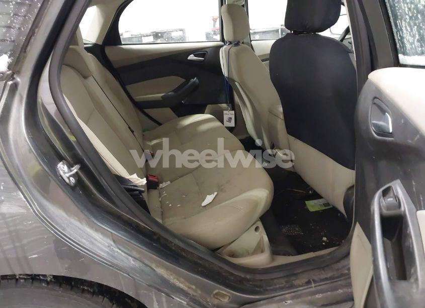 Photo 8 of 2018 Ford Focus SE (VIN 1FADP3K23JL326913)