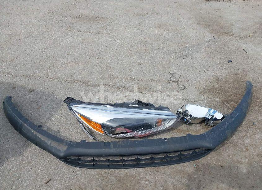 Photo 12 of 2018 Ford Focus SE (VIN 1FADP3K23JL332369)