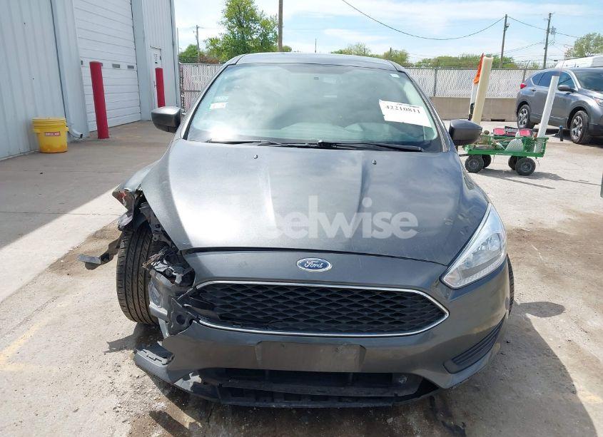 Photo 13 of 2018 Ford Focus SE (VIN 1FADP3K23JL332369)