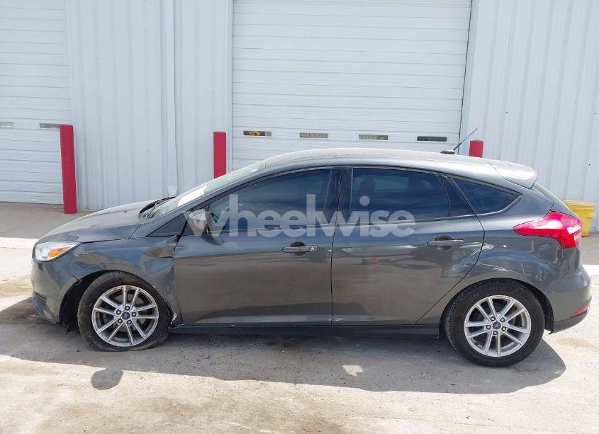 Photo 15 of 2018 Ford Focus SE (VIN 1FADP3K23JL332369)
