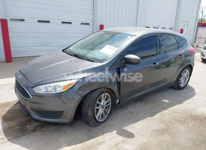 Photo 2 of 2018 Ford Focus SE (VIN 1FADP3K23JL332369)