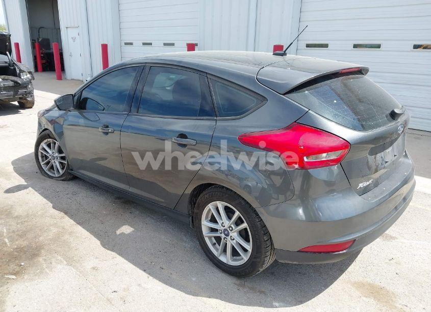 Photo 3 of 2018 Ford Focus SE (VIN 1FADP3K23JL332369)