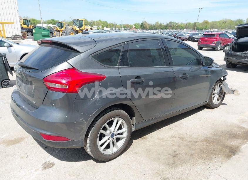 Photo 4 of 2018 Ford Focus SE (VIN 1FADP3K23JL332369)