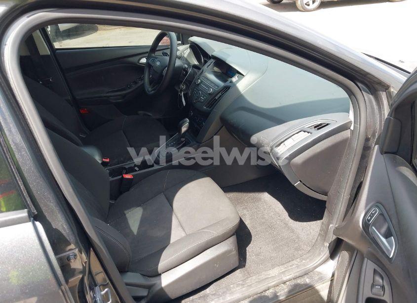 Photo 5 of 2018 Ford Focus SE (VIN 1FADP3K23JL332369)