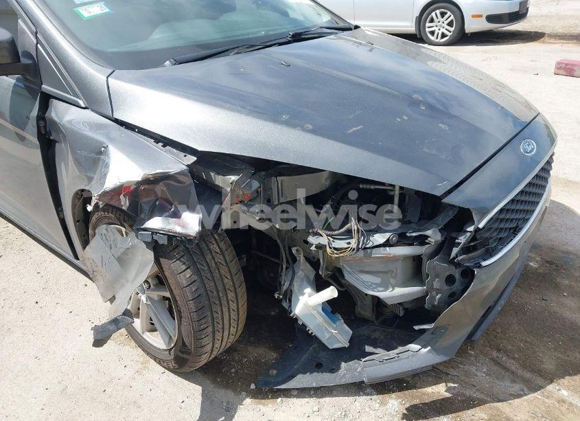 Photo 6 of 2018 Ford Focus SE (VIN 1FADP3K23JL332369)