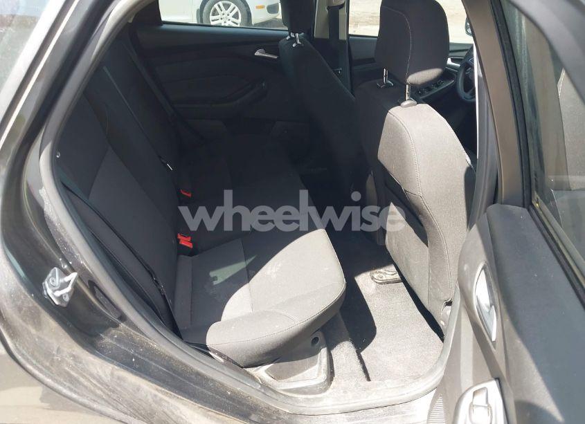 Photo 8 of 2018 Ford Focus SE (VIN 1FADP3K23JL332369)