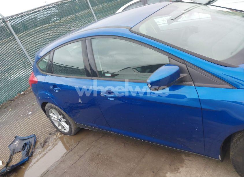 Photo 14 of 2018 Ford Focus SE (VIN 1FADP3K23JL332792)