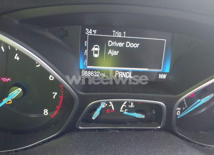 Photo 16 of 2018 Ford Focus SE (VIN 1FADP3K23JL332792)