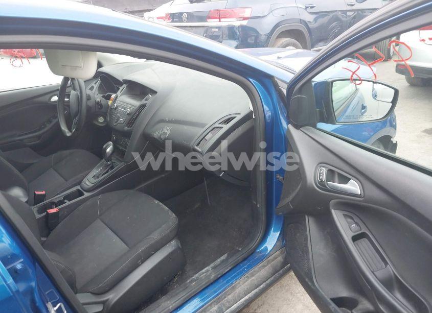 Photo 5 of 2018 Ford Focus SE (VIN 1FADP3K23JL332792)