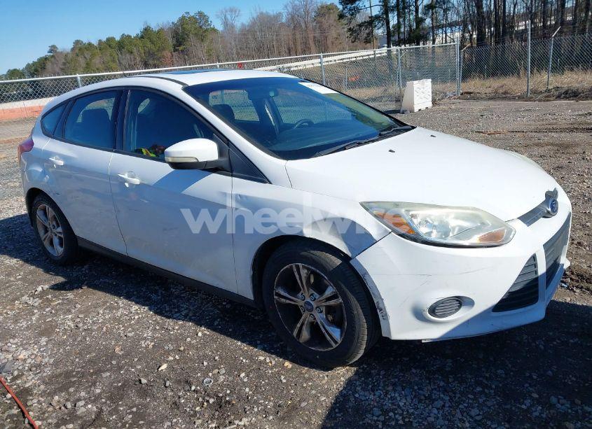 2013 Ford Focus SE (VIN 1FADP3K24DL132671) main photo