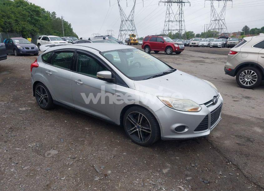 2013 Ford Focus SE (VIN 1FADP3K24DL146697) main photo