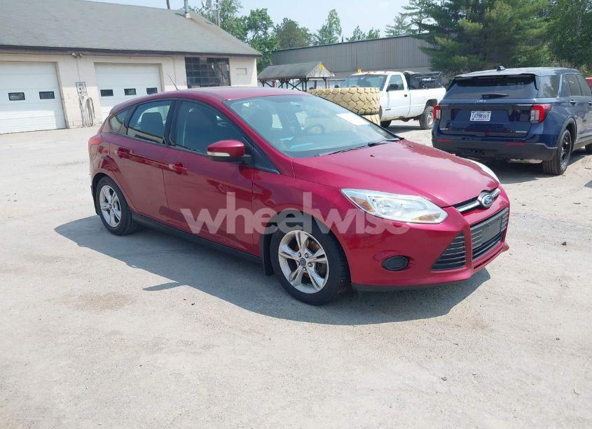 2013 Ford Focus SE (VIN 1FADP3K24DL215579) main photo