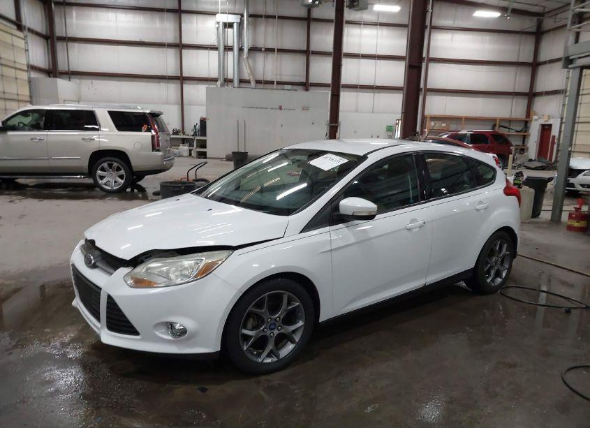 Photo 2 of 2013 Ford Focus SE (VIN 1FADP3K24DL252437)