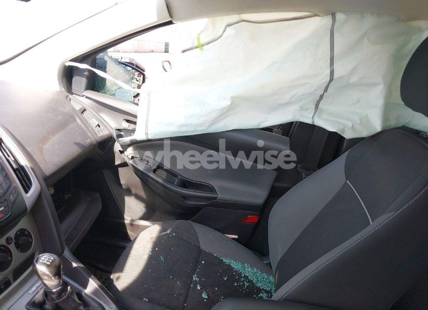 Photo 5 of 2013 Ford Focus SE (VIN 1FADP3K24DL365417)