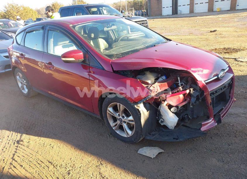 2014 Ford Focus (VIN 1FADP3K24EL106489) main photo