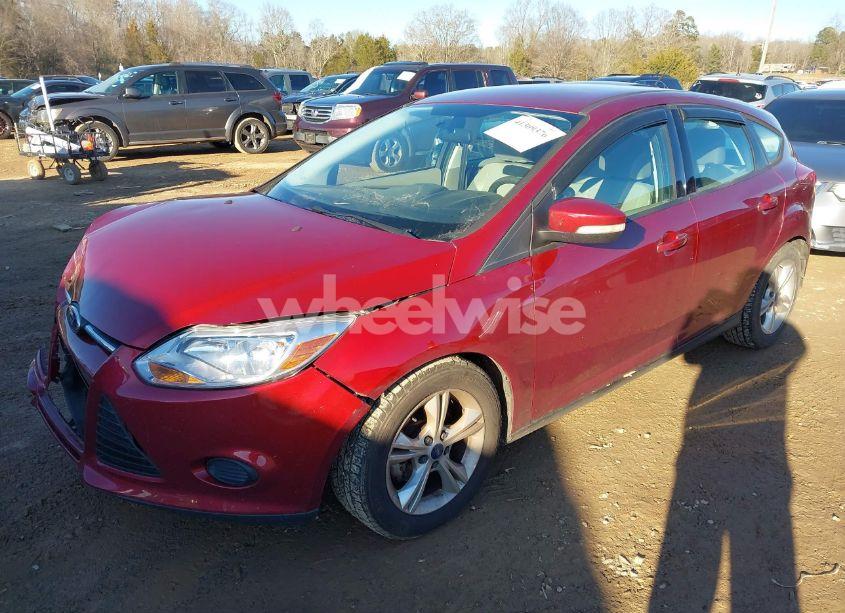 Photo 2 of 2014 Ford Focus (VIN 1FADP3K24EL106489)