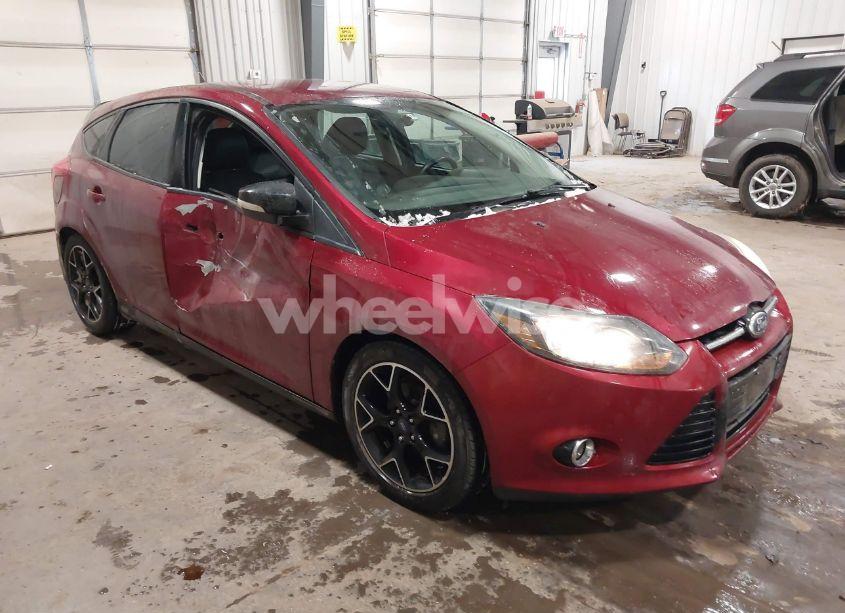 2014 Ford Focus SE (VIN 1FADP3K24EL107304) main photo