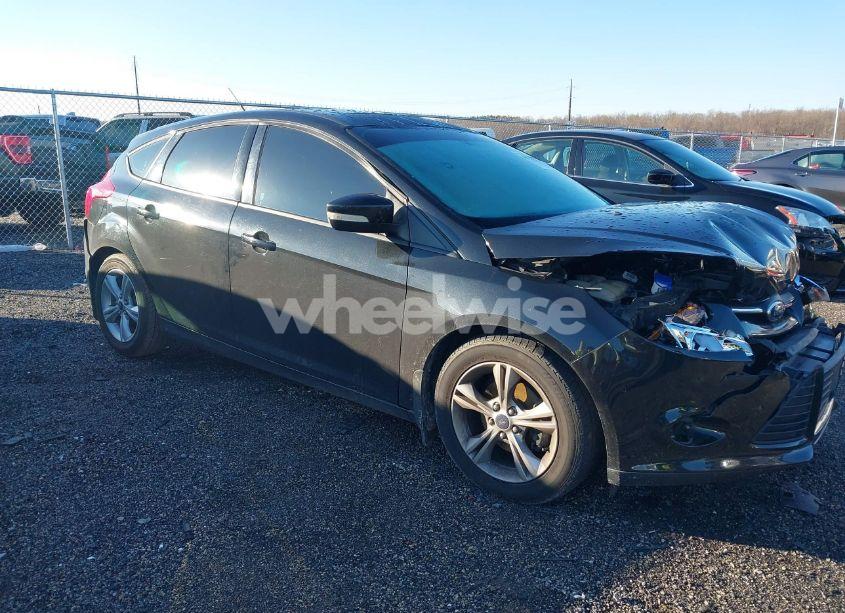 2014 Ford Focus SE (VIN 1FADP3K24EL126046) main photo