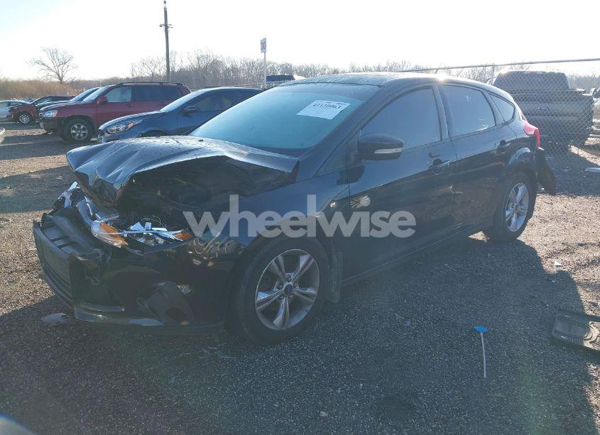 Photo 2 of 2014 Ford Focus SE (VIN 1FADP3K24EL126046)
