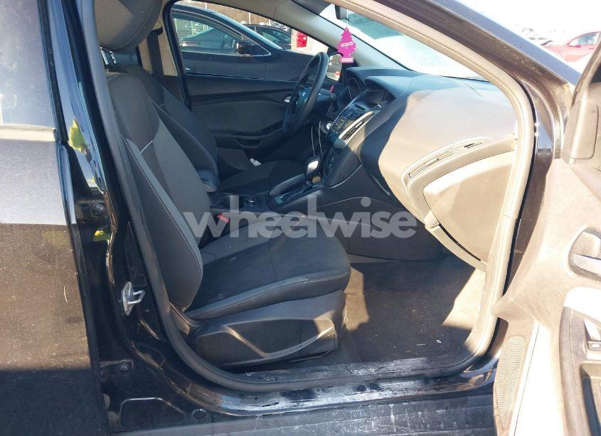 Photo 5 of 2014 Ford Focus SE (VIN 1FADP3K24EL126046)