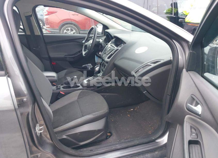 Photo 5 of 2014 Ford Focus SE (VIN 1FADP3K24EL133143)