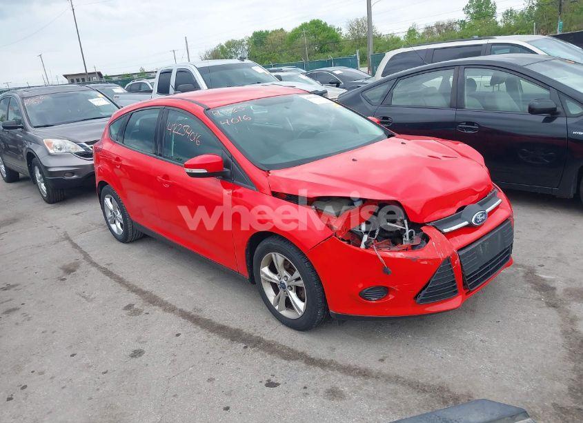2014 Ford Focus SE (VIN 1FADP3K24EL166935) main photo