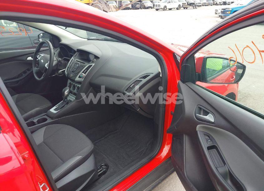 Photo 5 of 2014 Ford Focus SE (VIN 1FADP3K24EL166935)