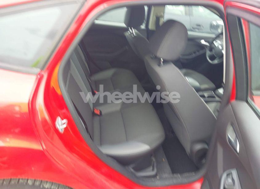 Photo 8 of 2014 Ford Focus SE (VIN 1FADP3K24EL166935)