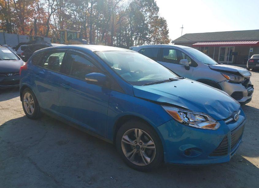 2014 Ford Focus SE (VIN 1FADP3K24EL173349) main photo