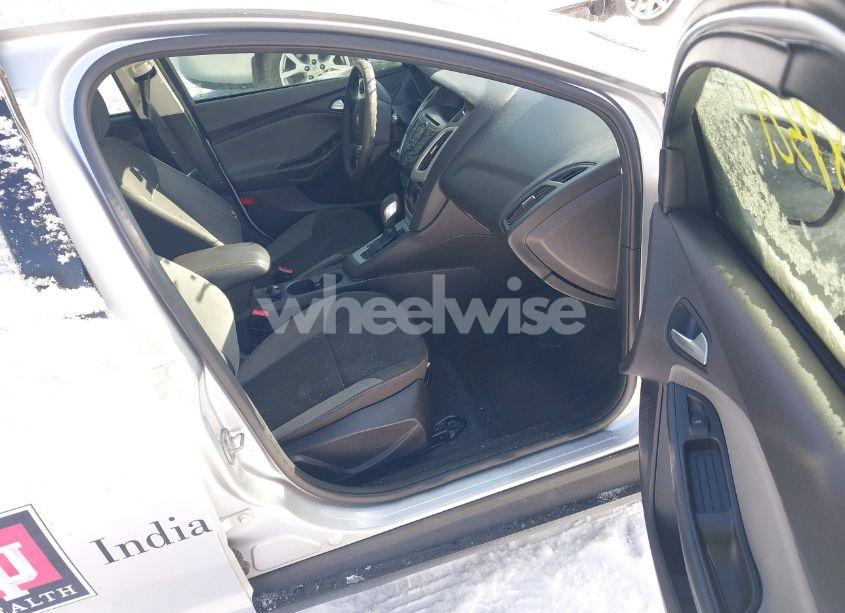 Photo 5 of 2014 Ford Focus SE (VIN 1FADP3K24EL174355)