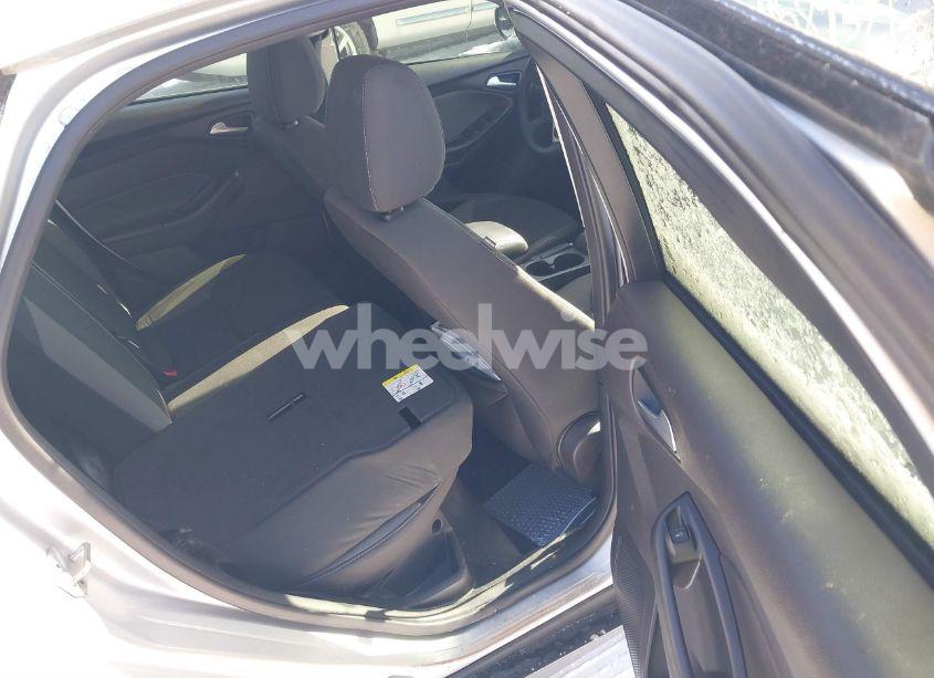 Photo 8 of 2014 Ford Focus SE (VIN 1FADP3K24EL174355)