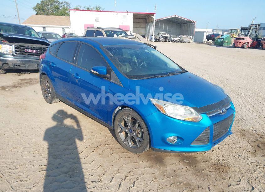 2014 Ford Focus SE (VIN 1FADP3K24EL180382) main photo