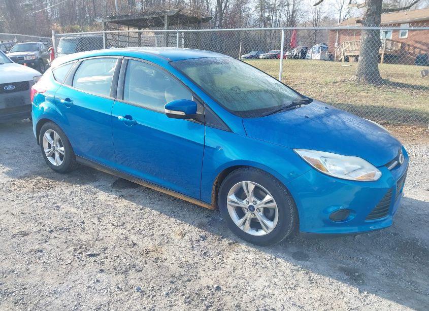 2014 Ford Focus SE (VIN 1FADP3K24EL181046) main photo