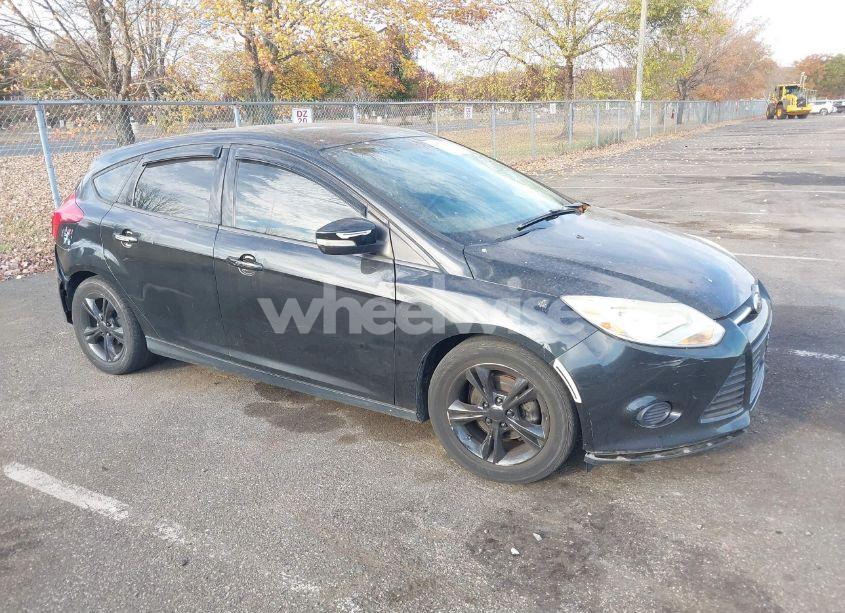 2014 Ford Focus SE (VIN 1FADP3K24EL201201) main photo