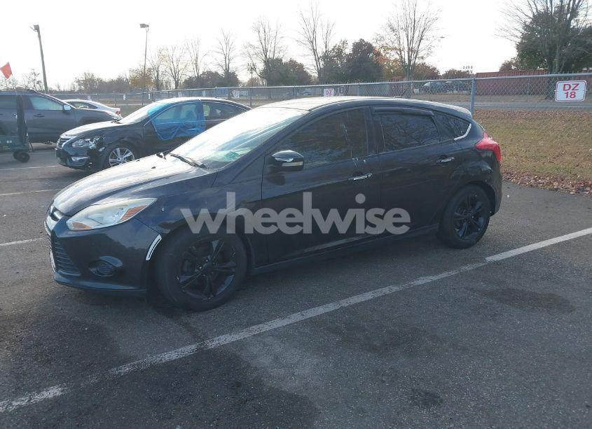 Photo 2 of 2014 Ford Focus SE (VIN 1FADP3K24EL201201)