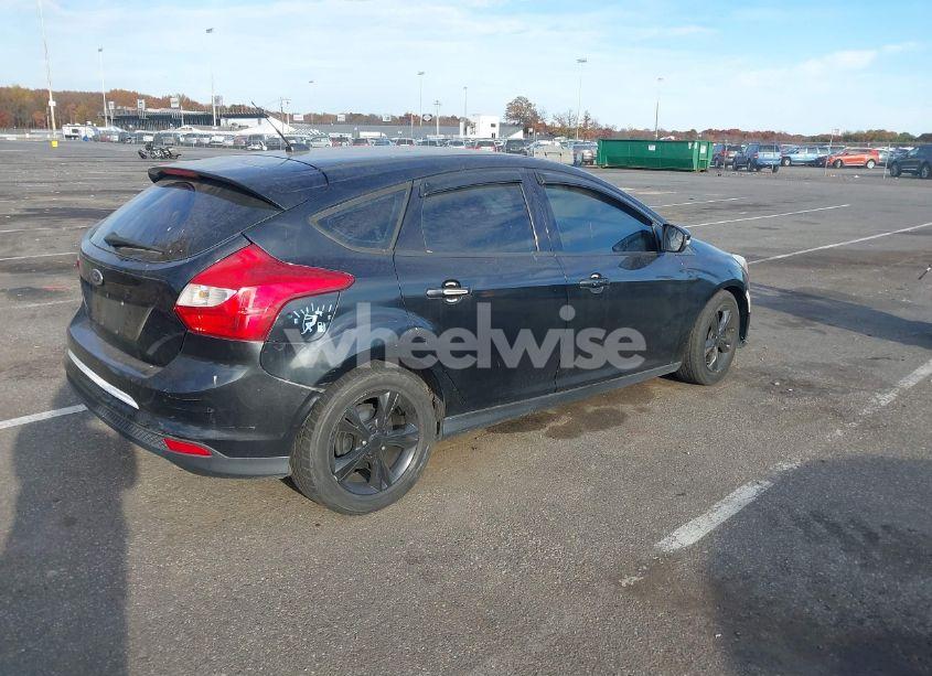 Photo 4 of 2014 Ford Focus SE (VIN 1FADP3K24EL201201)