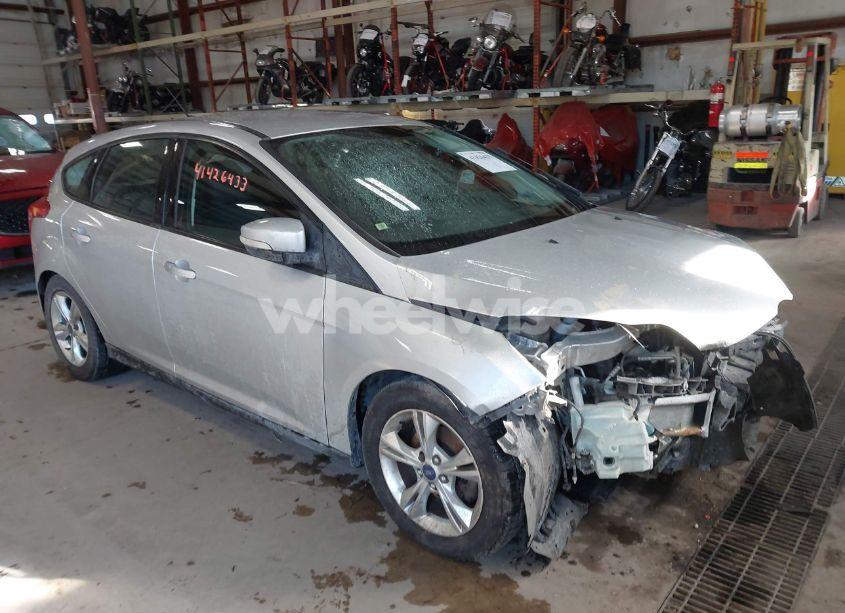 2014 Ford Focus SE (VIN 1FADP3K24EL206799) main photo