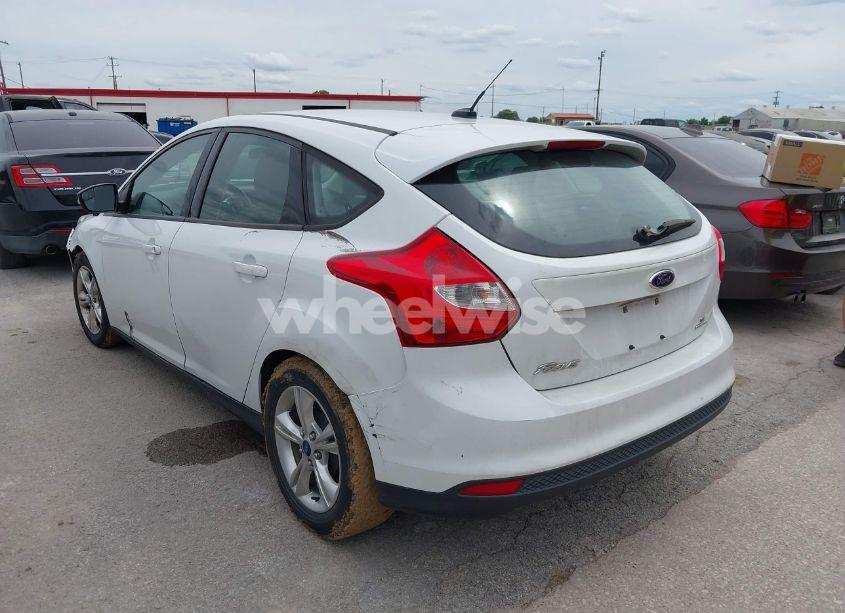Photo 3 of 2014 Ford Focus SE (VIN 1FADP3K24EL209329)