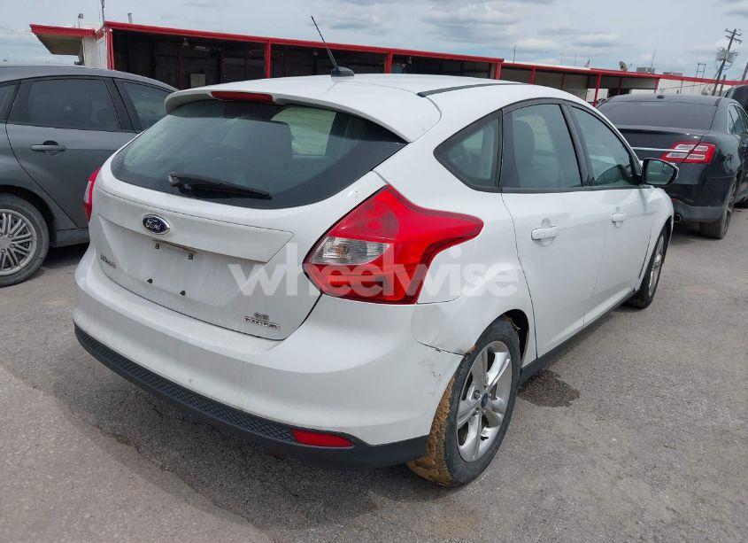 Photo 4 of 2014 Ford Focus SE (VIN 1FADP3K24EL209329)