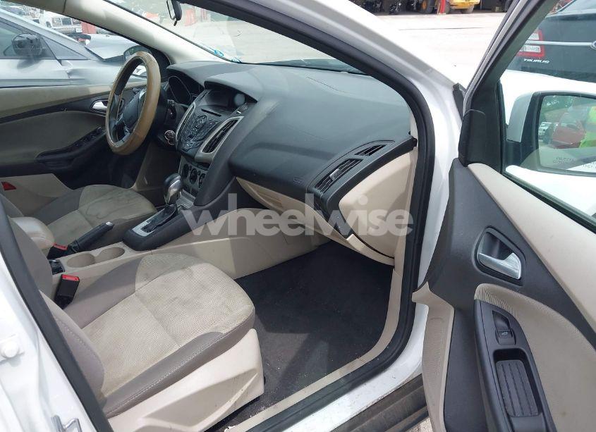 Photo 5 of 2014 Ford Focus SE (VIN 1FADP3K24EL209329)