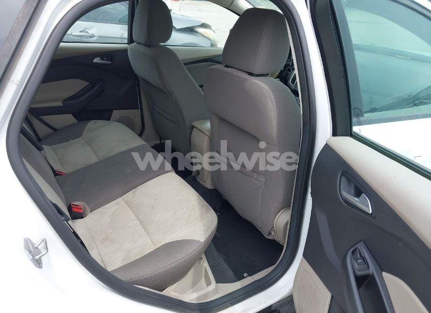Photo 8 of 2014 Ford Focus SE (VIN 1FADP3K24EL209329)